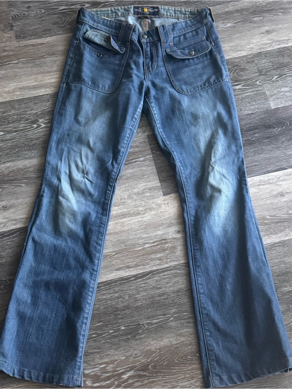 Lucky Brand Size 6/28 Low Rise Blue Flare Jeans with Front Patch Pockets